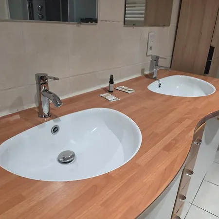 Loft De 130 M2 Avec Et Billard - Internet - Entree Autonome Brest